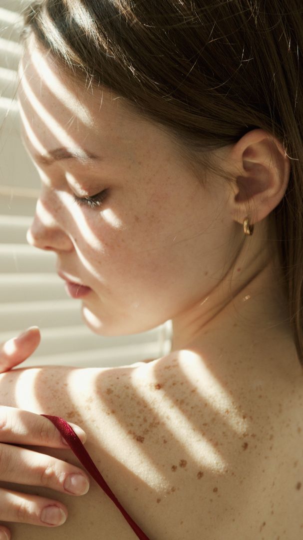 Comment appliquer un sérum visage : conseils pour une routine beauté efficace.