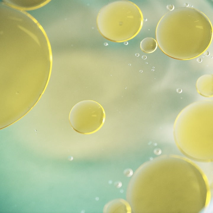 Comment appliquer un sérum visage : conseils pour une routine beauté efficace.